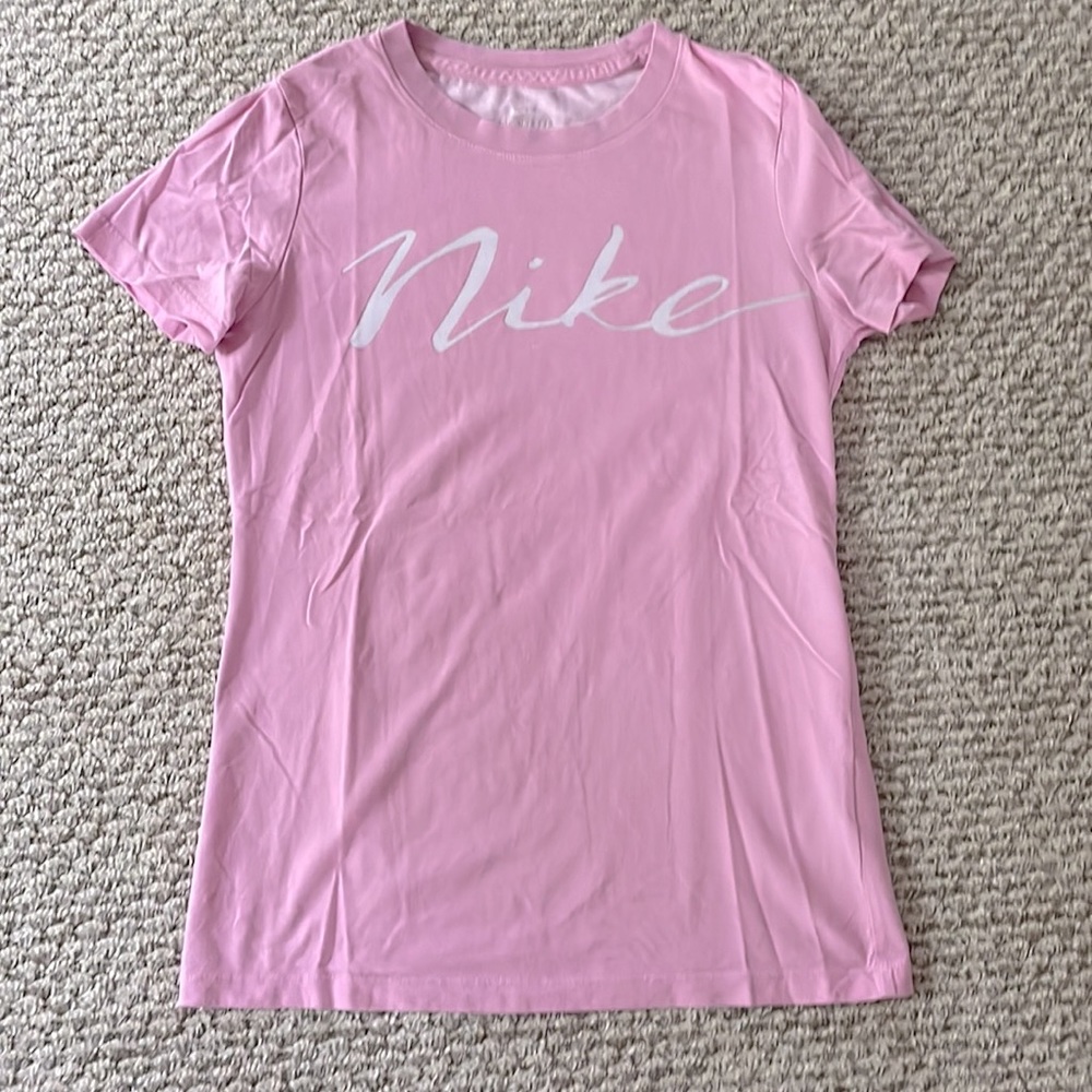 Women’s Pink Nike T-Shirt!!